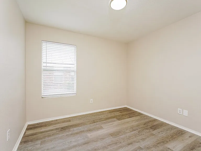 306 Olivia Ln — Photo 10