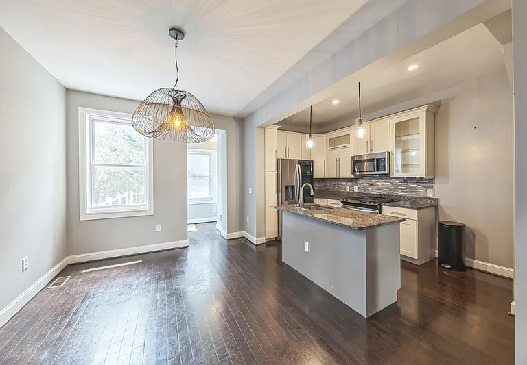 723 K St NE — Photo 6