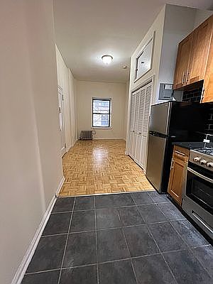 2nd image of 204 W 98th St APT 1I