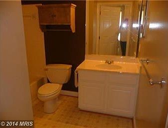 5th image of 8601 Sycamore Glen Ln