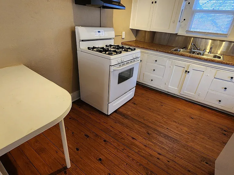 223 NW 24th St #B — Photo 7