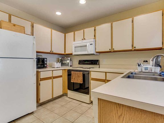 4th image of 4240 Palm Bay Cir APT A