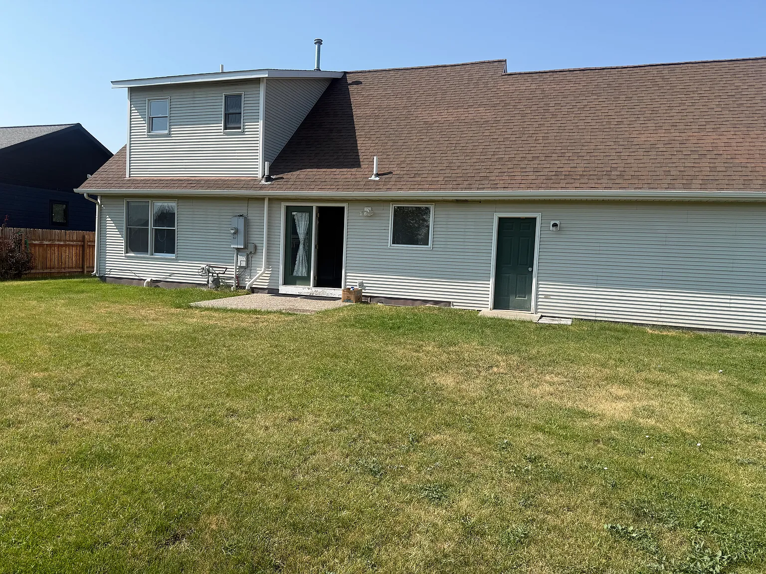 5 bed, 2465 sqft, $4,000 — Photo 3