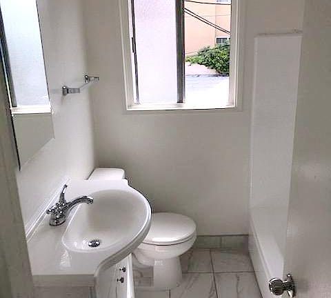 4th image of 4550 Hazeltine Ave #319