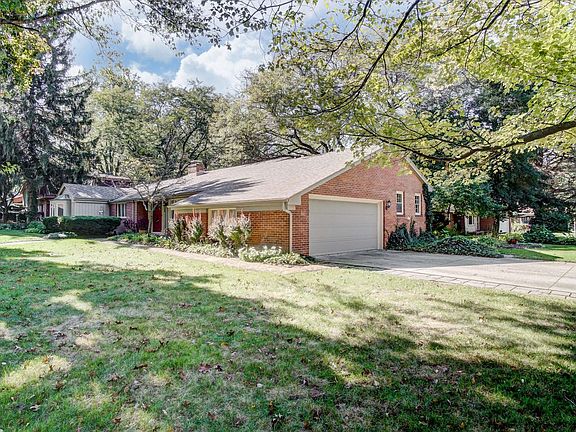 2nd image of 10 Parkwood Dr