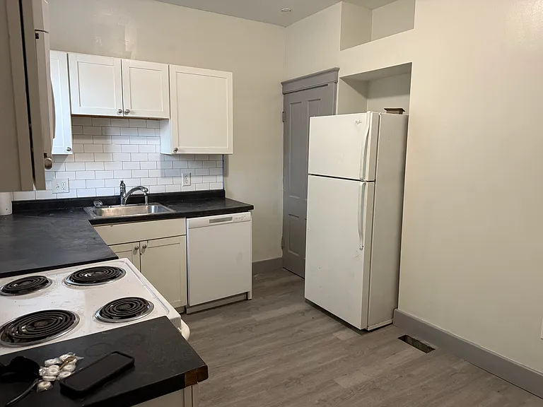 239 E Blake Ave — Photo 3