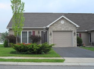 114 Touchstone Dr, Carlisle, PA 17015