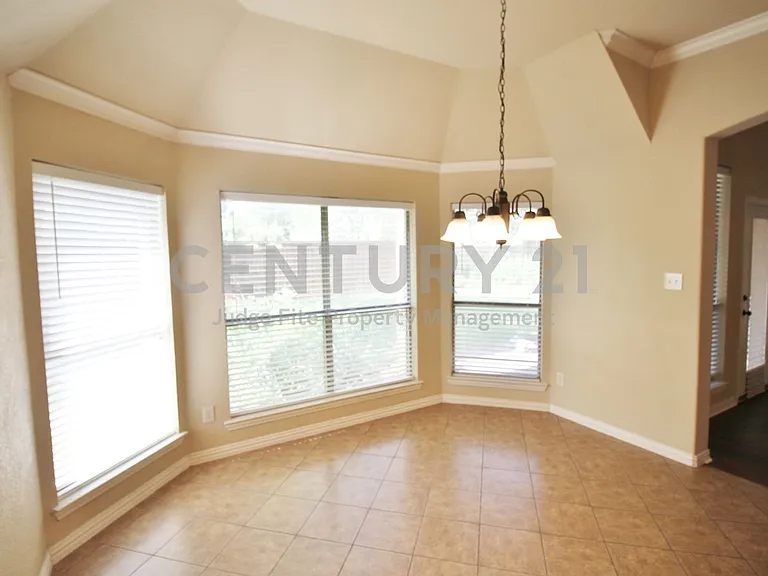 2610 Tall Meadows Dr — Photo 10