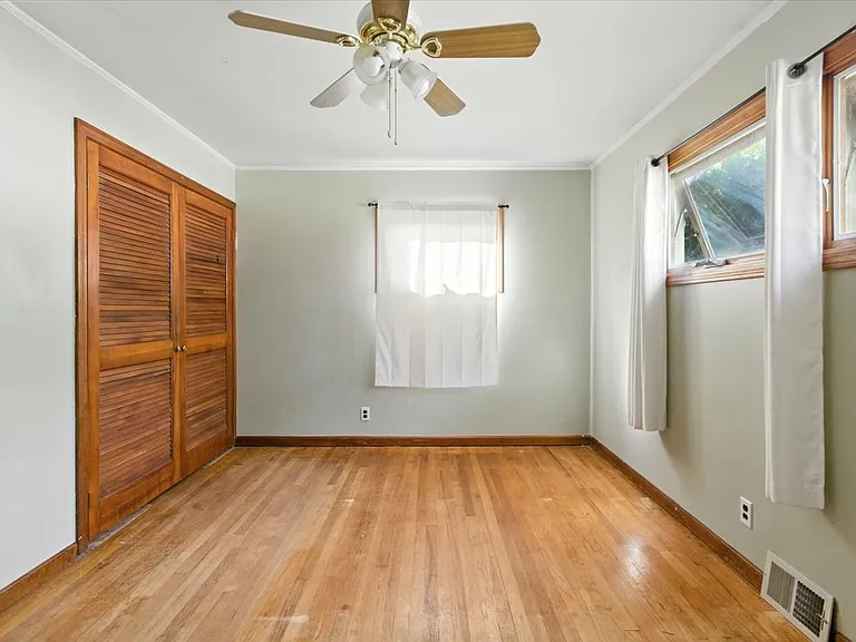 18 Maplewood Dr — Photo 8