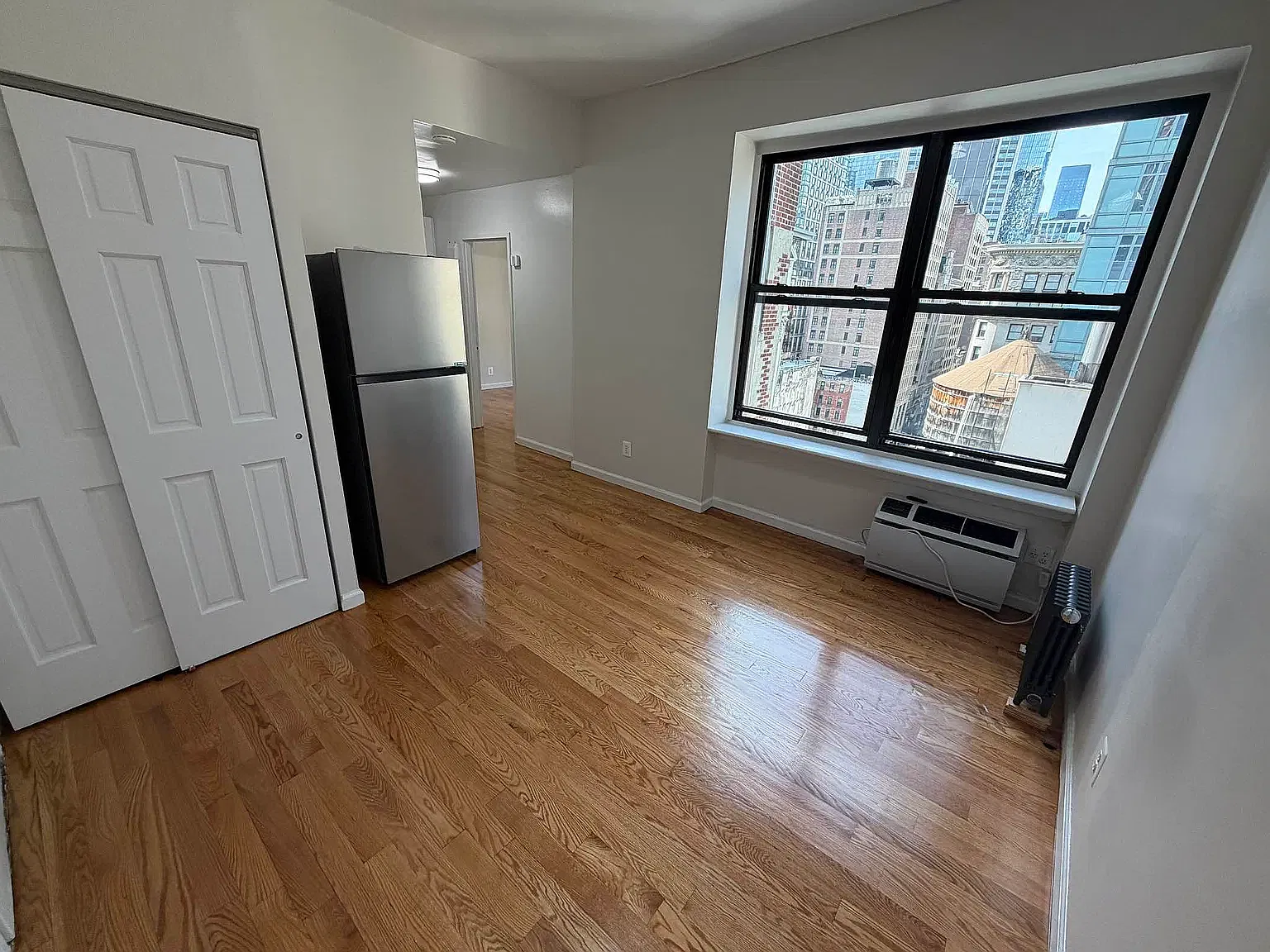 11 East 32nd Street — Photo 2