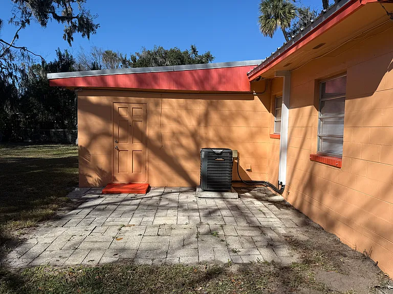 520 Sandra Ave — Photo 18