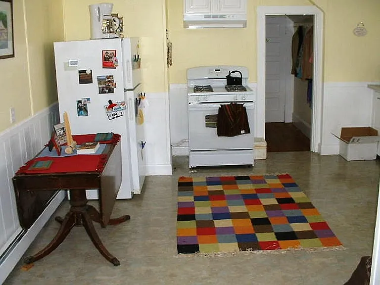 204 Brown St #A — Photo 2