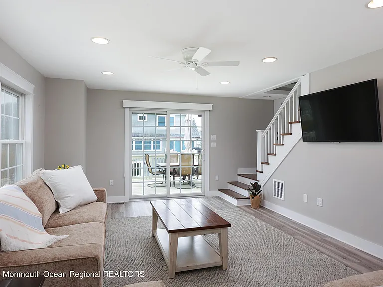 912 Ocean Ave — Photo 12