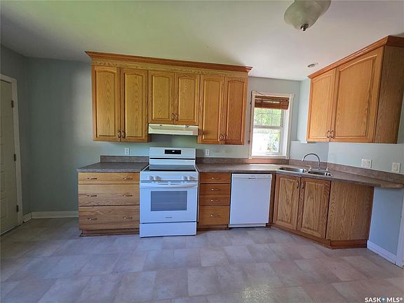 5th image of 905 2nd STREET