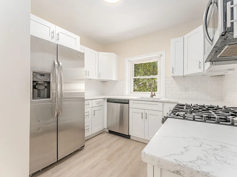 129 Walnut St — Photo 9