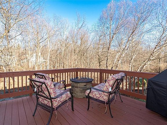 5th image of 9728 Loganberry Ln