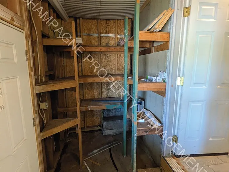 2523 Charlotte St — Photo 22