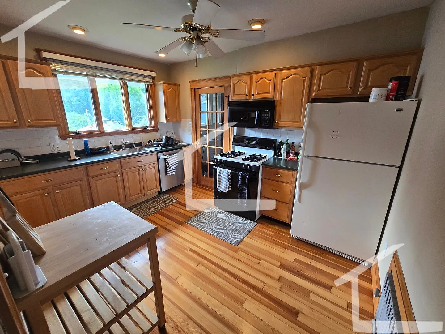 Brighton 3-Bed Avail 9/1 — Photo 2