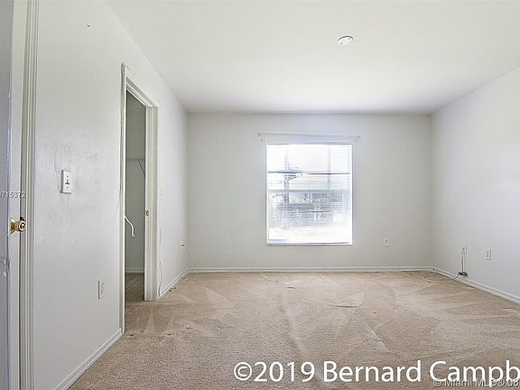 2nd image of 365 Clairidge Cir