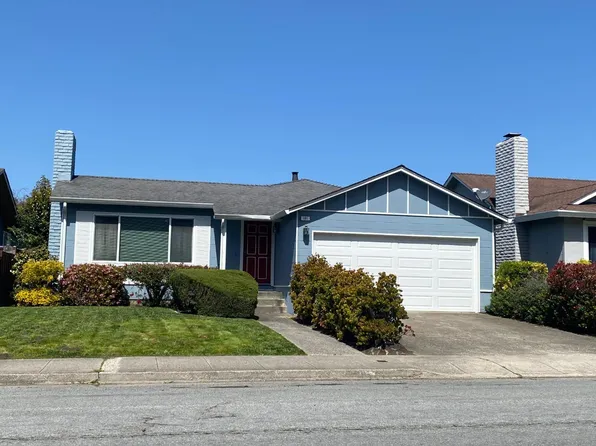 121 Coral Reef Ave, Half Moon Bay, CA 94019