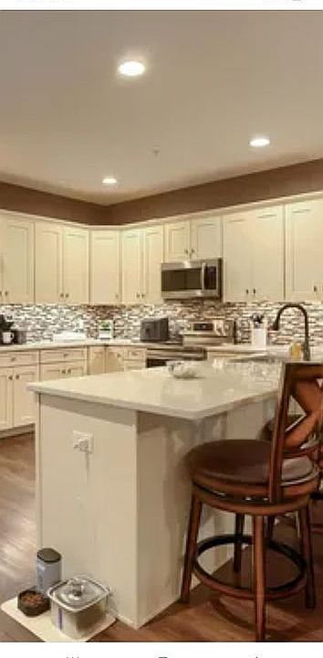 1st image of 106 Cardinal Dr