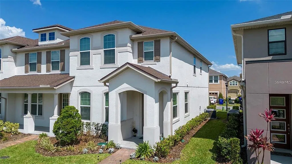 3 bed, 2.5 bath, 1602 sqft, $2,400 — Photo 2