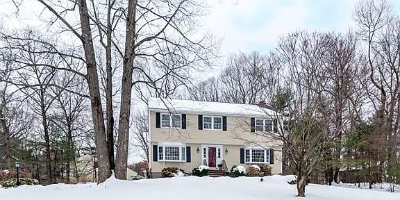 3rd image of 15 Forest Hill Dr