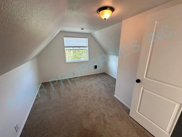 343 NW Zobrist St — Photo 10