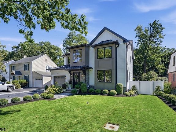 3rd image of 11 Marquette Rd