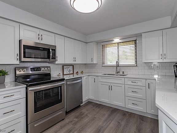 5th image of 9790 Wheatfield Ln #3B