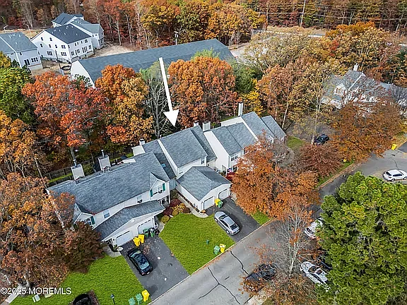 565 Woodbine Ln — Photo 21
