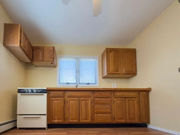 (undisclosed Address), Seaford, NY 11783