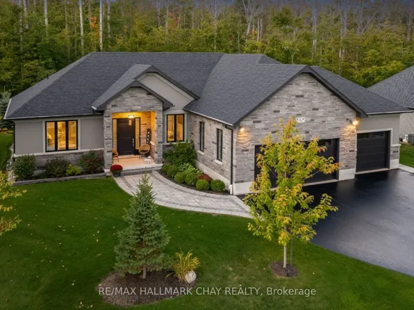 8 Byers St, Springwater, ON L9X 2A3