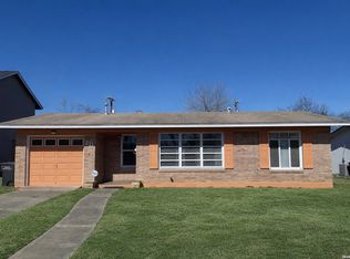 211 Chelsea Dr, San Antonio, TX 78213