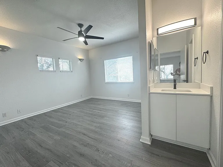 3410 Speedway #B — Photo 13