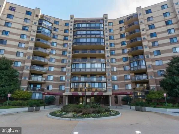 8380 Greensboro Dr APT 323, Mc Lean, VA 22102