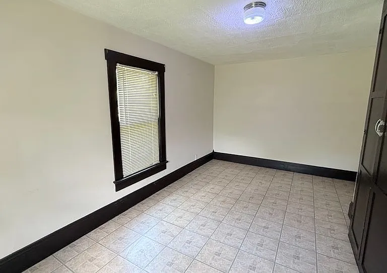 85 Shaefer St — Photo 10