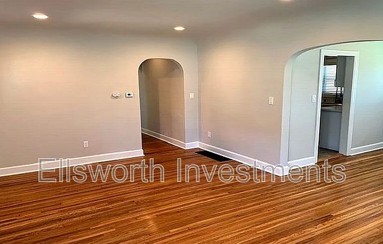 1631 Brookes Ave — Photo 9
