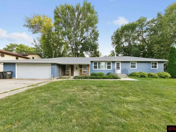 766 E Prince St, Lake Crystal, MN 56055