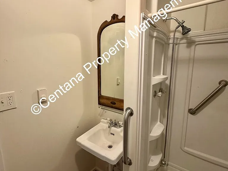 611 N Main St — Photo 6