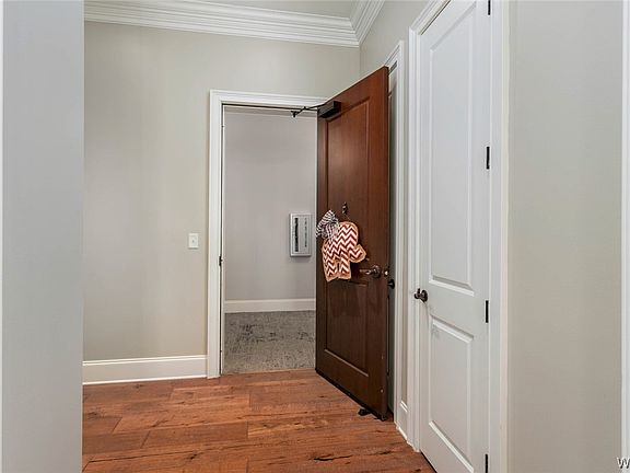 4th image of 511 11th St APT 201