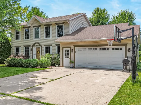 590 Brookfield Blvd, Fond Du Lac, WI 54935