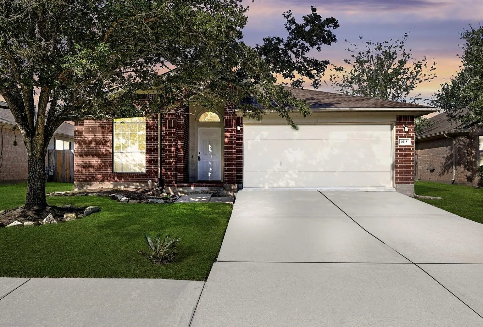 3 bed, 2.0 bath, 1384 sqft, $2,000 — Photo 1