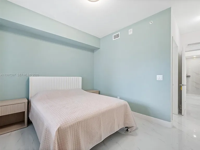 700 NE 24th St #606 — Photo 21