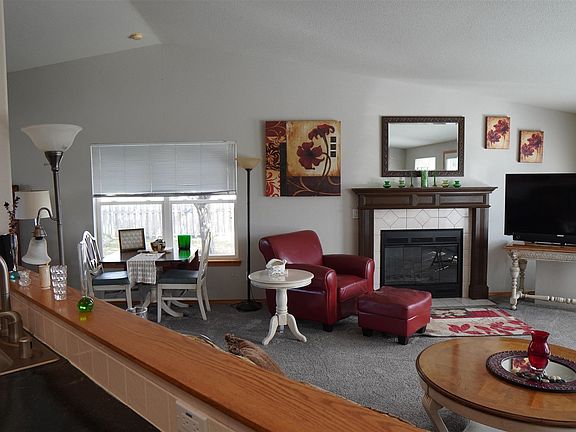 3rd image of 4110 Hilltop Dr
