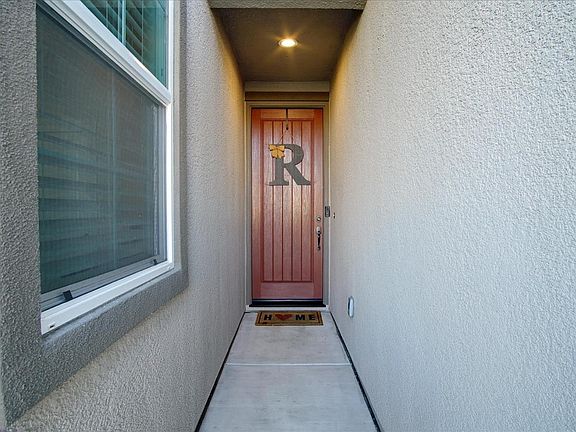 4th image of 440 Alicante Dr