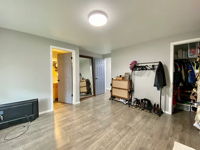 2226 S 66th Ave — Photo 12