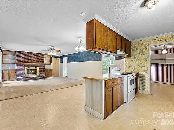 8105 Douglas Dr — Photo 12