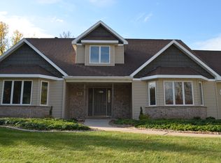 1851 Shady Creek Cir, Suamico, WI 54173