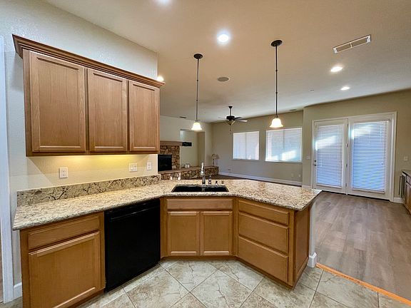 5th image of 978 Golden Pond Dr